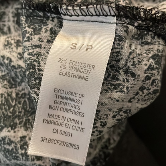 Grey Snake Print Scrub Top - Picture 4 of 5